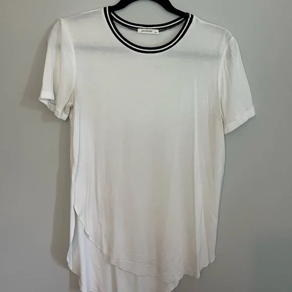 White tee - small - Picture 1 of 3